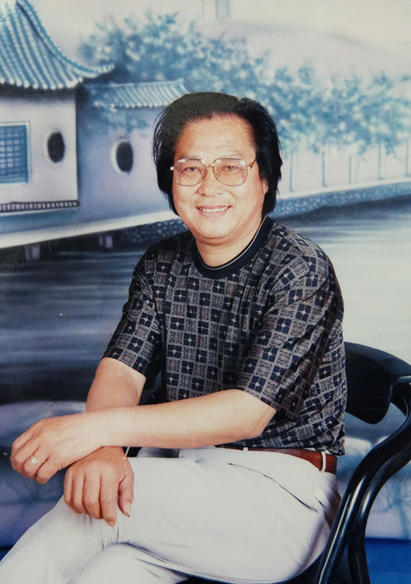 1988年毕业于中国书画函授大学,在校期间多次受刘宁一,张超,陈施仁