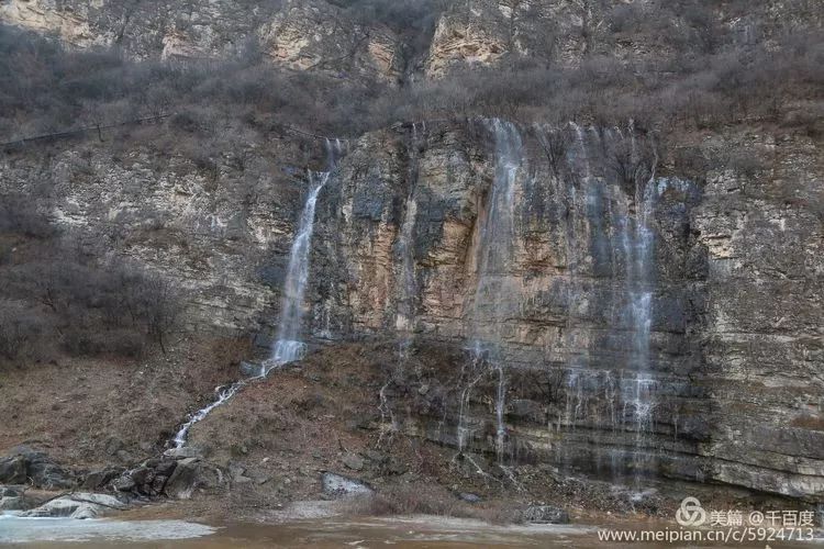 昔阳县瓮山的冰景奇观流光溢彩美轮美奂