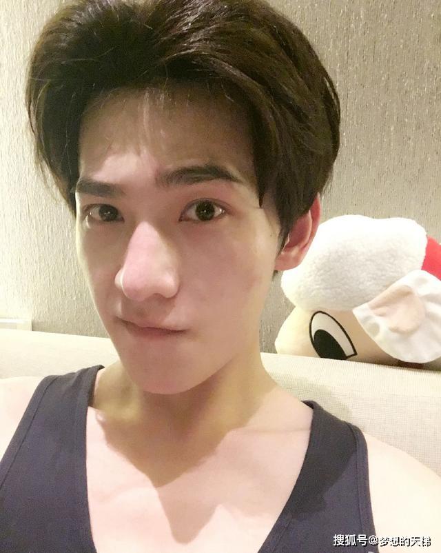 不修图不化妆,真实的男明星素颜照,谁是真的长得帅?