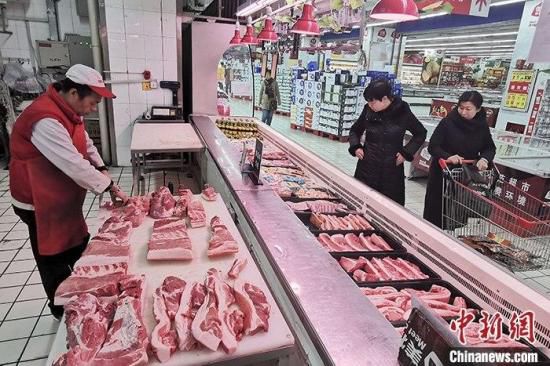 海关总署：中国11月进口猪肉23万吨 同比增长151.2%