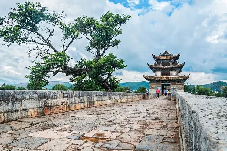 建水有多少人口_建水古城图片(3)