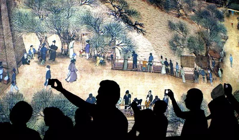 沉浸式展览除了网红打卡外,还能呈现艺术思考吗?