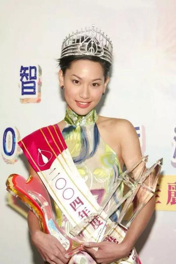 人对徐子珊不是很熟悉,她是无线"四小花旦"之一,在25岁时荣获港姐冠军