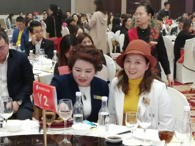 年度中国·佛山丨美业协会"非一般创始人吴丽容"荣获协会"副会长"