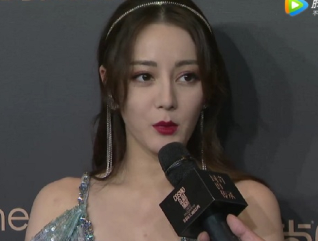 原创有种显老叫迪丽热巴无美颜生图曝光后再也不羡慕她的颜值