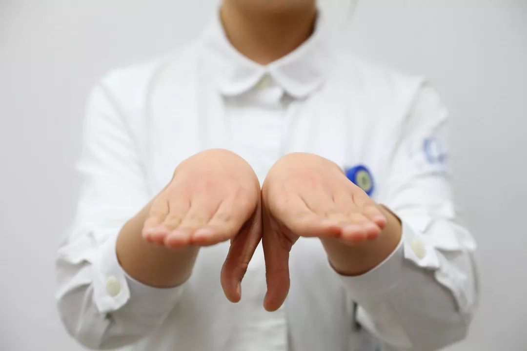 雾霾,寒流…不便户外活动?老年人在家练练手指操也能强身健体