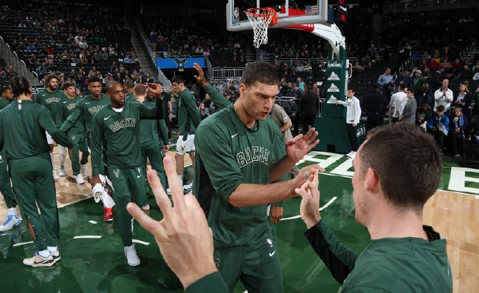 预测雄鹿离队人员名单！六人可能被交易，控卫成夺冠最大软肋