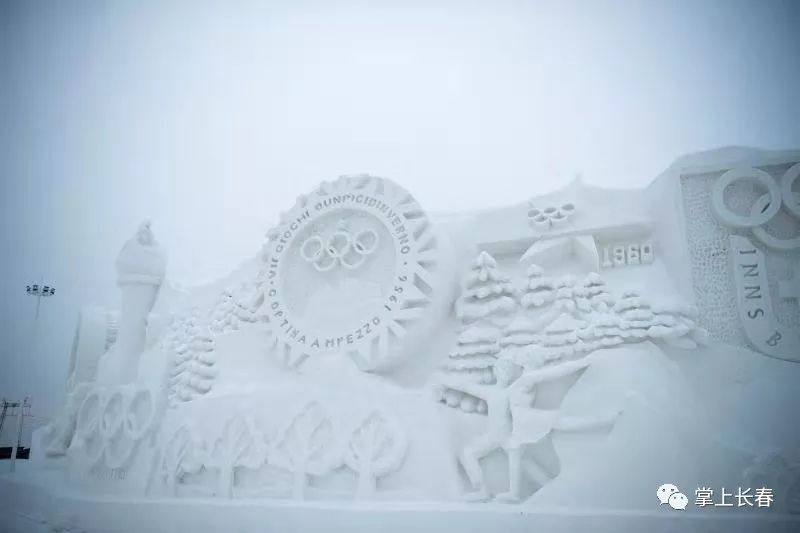 的大型雪雕就能看到一座一进园区冰屋里吃火锅冰上开碰碰车太过瘾啦!