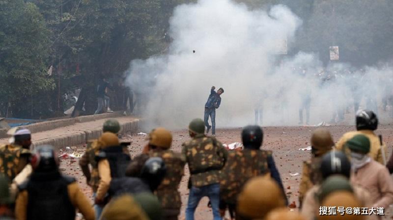 印军管克什米尔武警撤出维稳