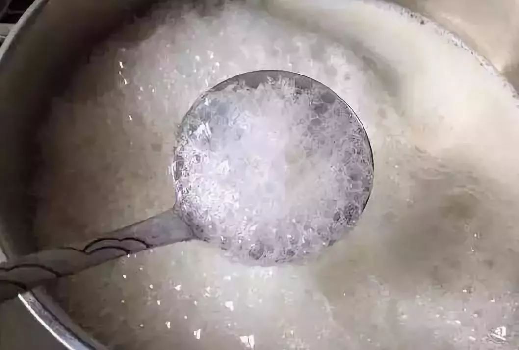 什么东西能把泡沫融化 5548b3f06f724520a387496882d253f3.jpeg