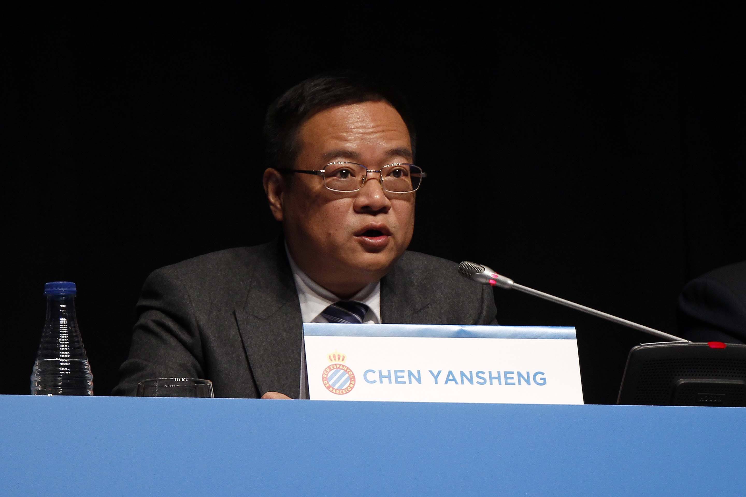 意媒:C罗对丢冠愤怒!不满萨里用兵 更衣室一片阴郁_沙夫卡特·穆拉加诺夫