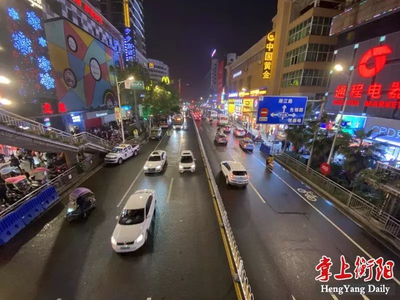 昨晚平安夜,解放路街头是这般景象(多图 视频)_衡阳