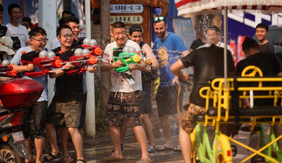 泼水节，送祝福，告庄西双景带你了解傣族“新年”
