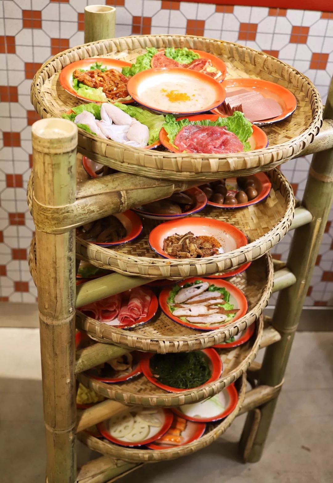 东街口空降80年代「竹架子火锅」,盘菜2元起!