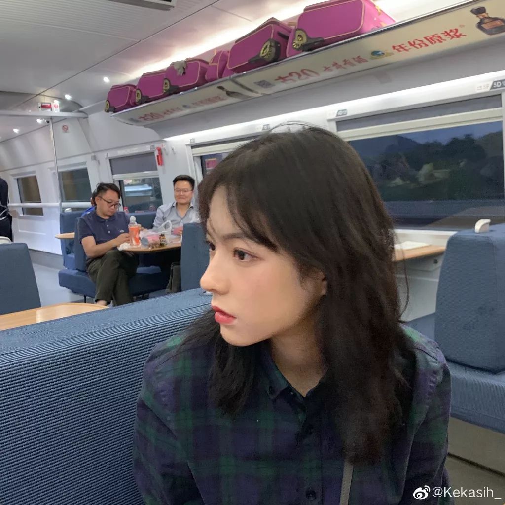 刘二萌露脸的照片多大了 913eb12c97354bb1a4558960c3081423.jpeg