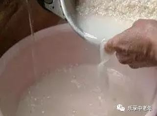 蒸米饭糊锅怎么办 9a8b48b920464a94a1d1bc02836ee14e.jpeg