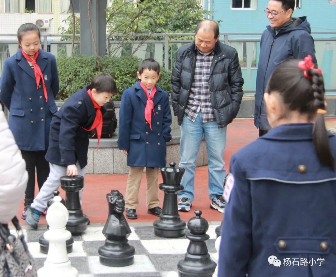 国际象棋大师们再访杨石路小学