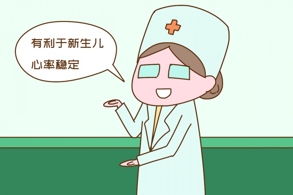 育儿小秘籍：原创婴儿光趴在妈妈身上就能少生病？医生赞同：对身体发育有好处