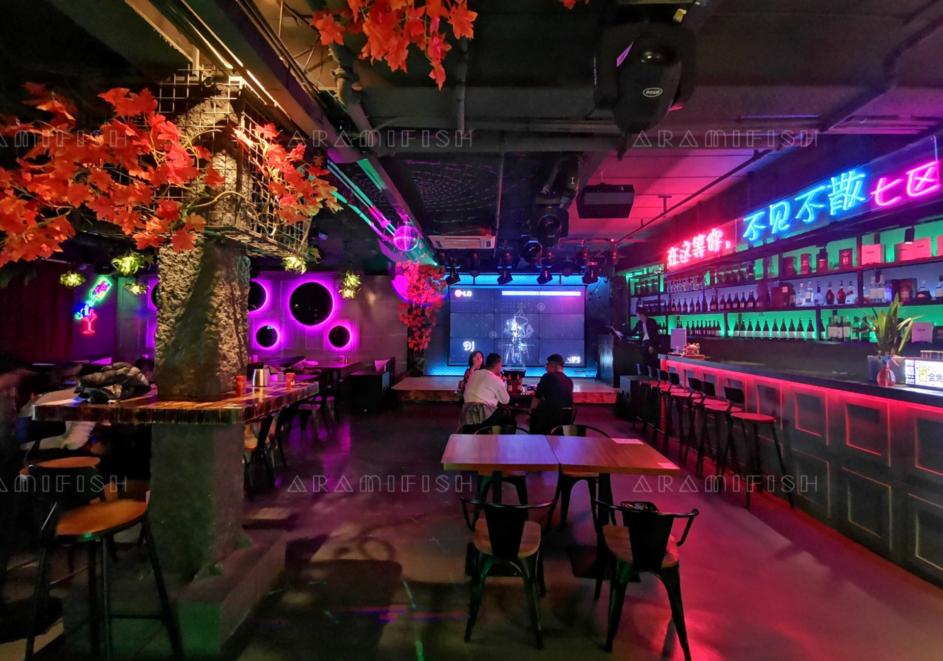 便宜实惠的酒吧 adb7f025a650435bb58e5f8f63568592.jpeg