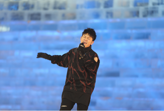 林志炫高进等明星平安夜唱响哈尔滨冰雪大世界
