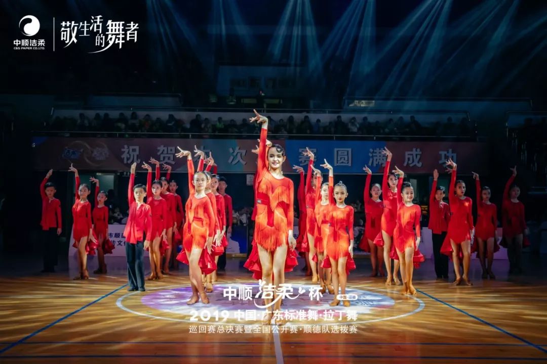 孙璠______________________________▼镭射光影舞蹈《时空门▼富有