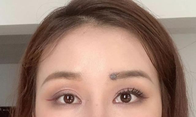 怎么提升自己的眼神 d92fb7062f1444daaeb7cdc073197fce.jpeg