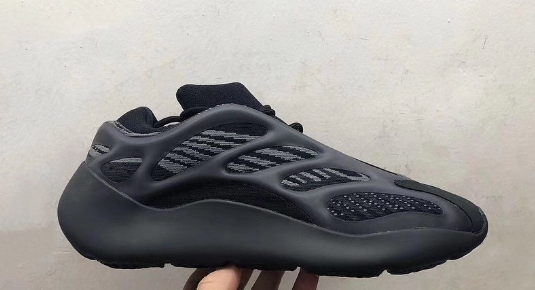 yeezy 700 v3"black"纯黑配色 终于等到你还好没放弃!