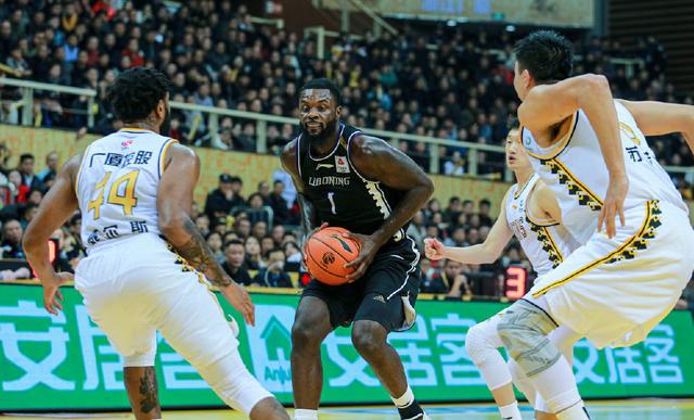 福登津琴科进球 足总杯-阿圭罗破门 曼城4⑴升级_Roger Gomis