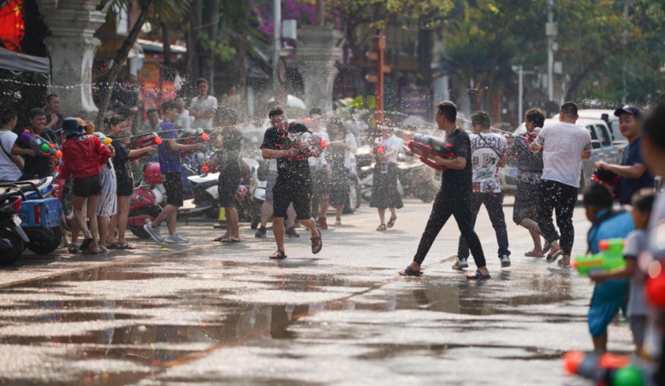 泼水节，送祝福，告庄西双景带你了解傣族“新年”