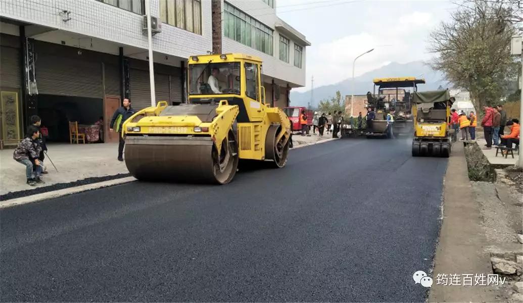 筠连巡司到蒿坝道路完成第一层黑化目前可以畅通无阻