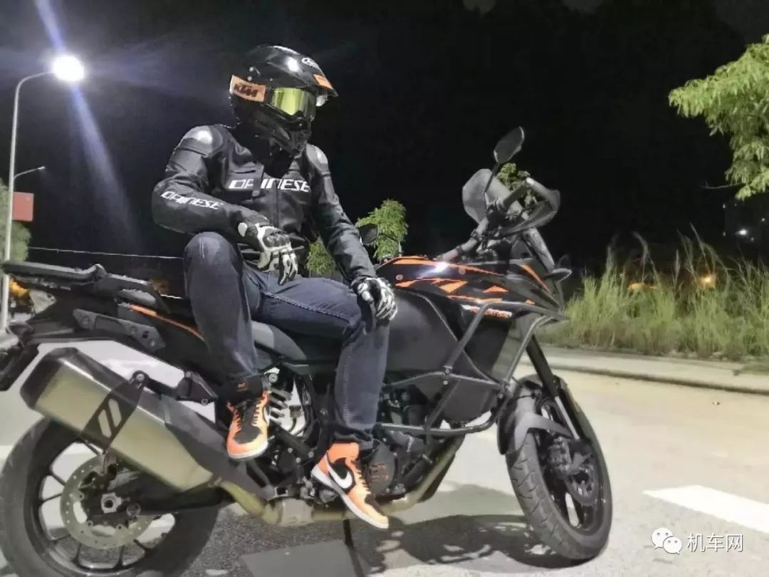 我的背影,却无法感受我的激情,你有你的a8,我们有属于我们自己的机车