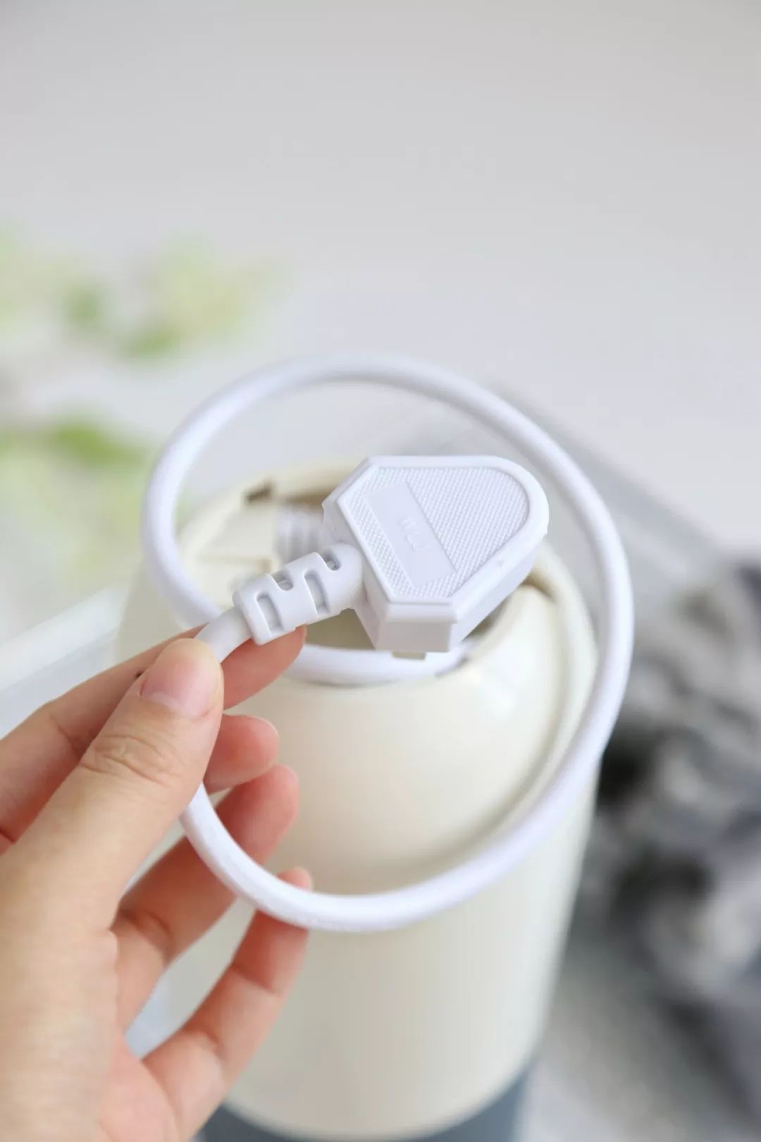 烧水壶怎么洗最干净 f7ae1655dca143fb9277041842ef38fd.jpeg