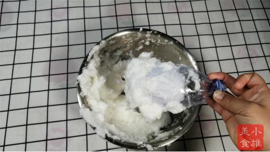 没有打蛋器怎么打发蛋清成奶油 fac1fc2824f04e4599758b9b92810f01.jpeg