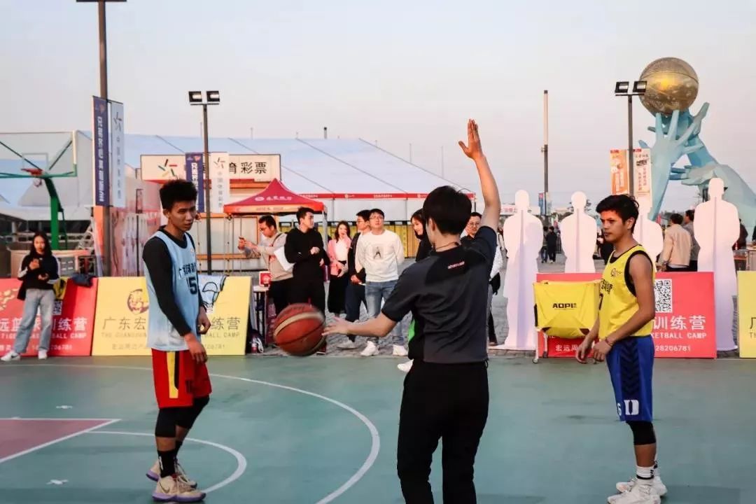 因母亲病情恶化 肯帝亚颁布发表吉布森明日返美_Mohamed El Hadi Boulaouidet
