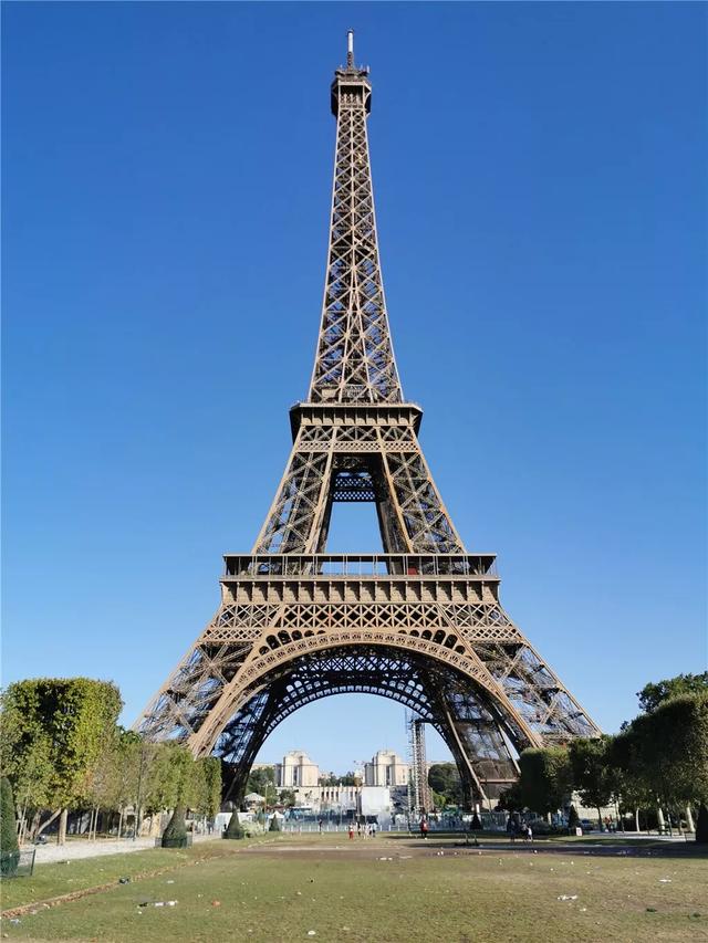 原来出国旅游,带多少现金也有讲究