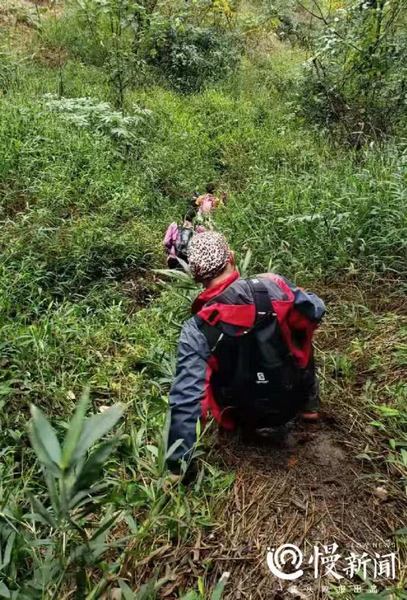 「北青网」单手的他完成110公里山地越野，“冲过终点线那一刻，