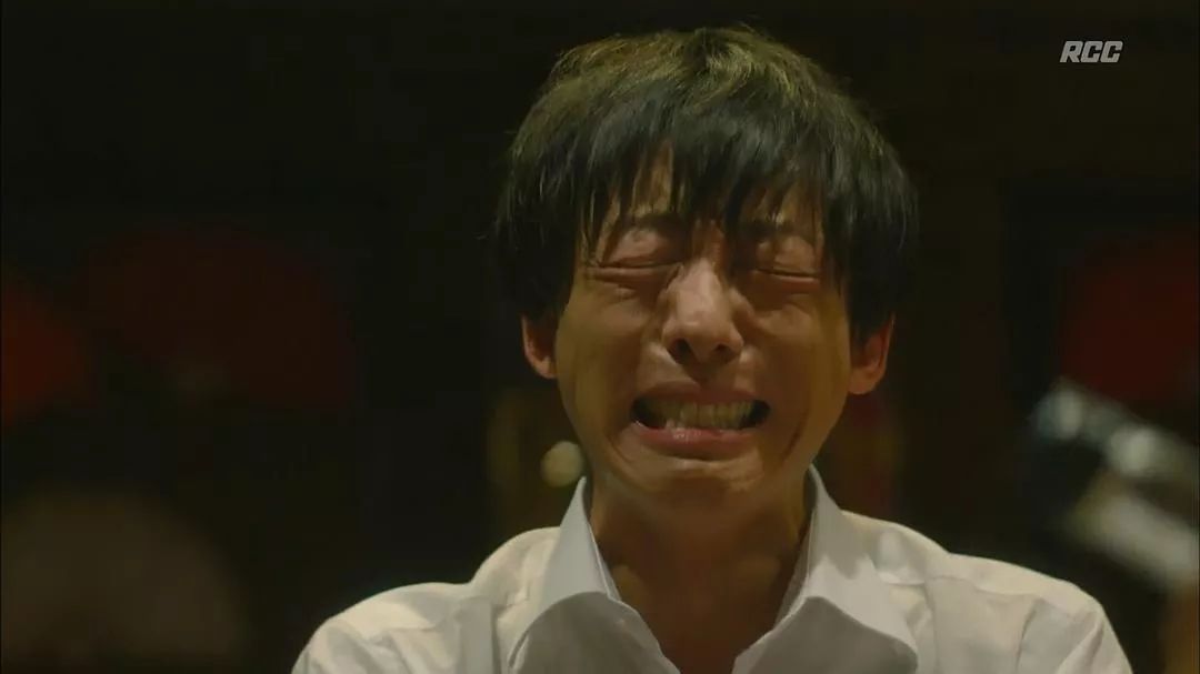 三月的一天深夜,他因骑单车逆行被交警拦下,尽管交警跟他说,只需要