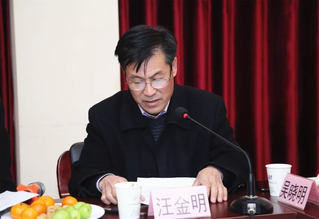 书记施旭锋,党委委员吴晓明,经发办主任司冬歌,山川乡商会会长汪金明