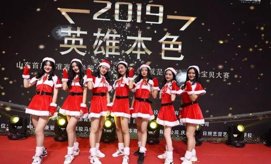 胡明轩上演单臂翱翔暴扣!你给打几分?_Fabian Hinterschied