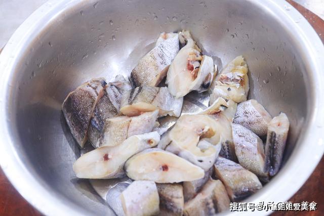 教你做酱烧鳕鱼,鱼肉鲜嫩不腥,小孩子也能放心吃不怕卡刺