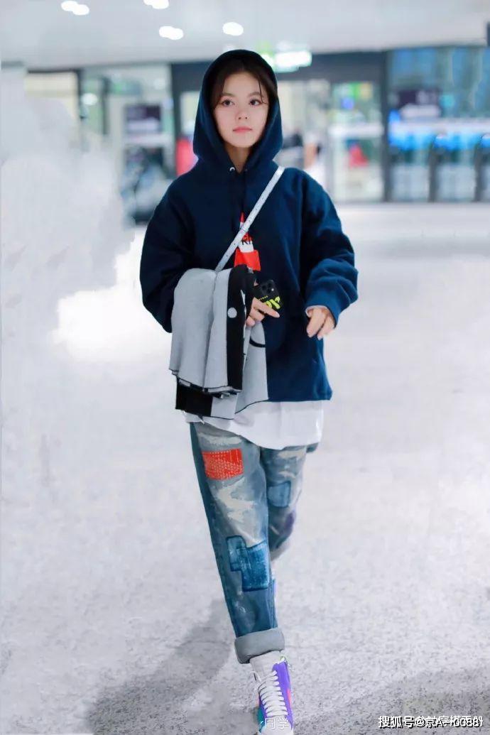 拍照腿部动作展示 4ffab95a65434a41abad97e75adcc261.jpeg