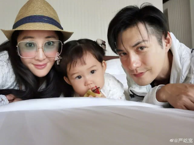 辣眼睛!严屹宽穿黑蕾丝上演水中诱惑,湿发造型