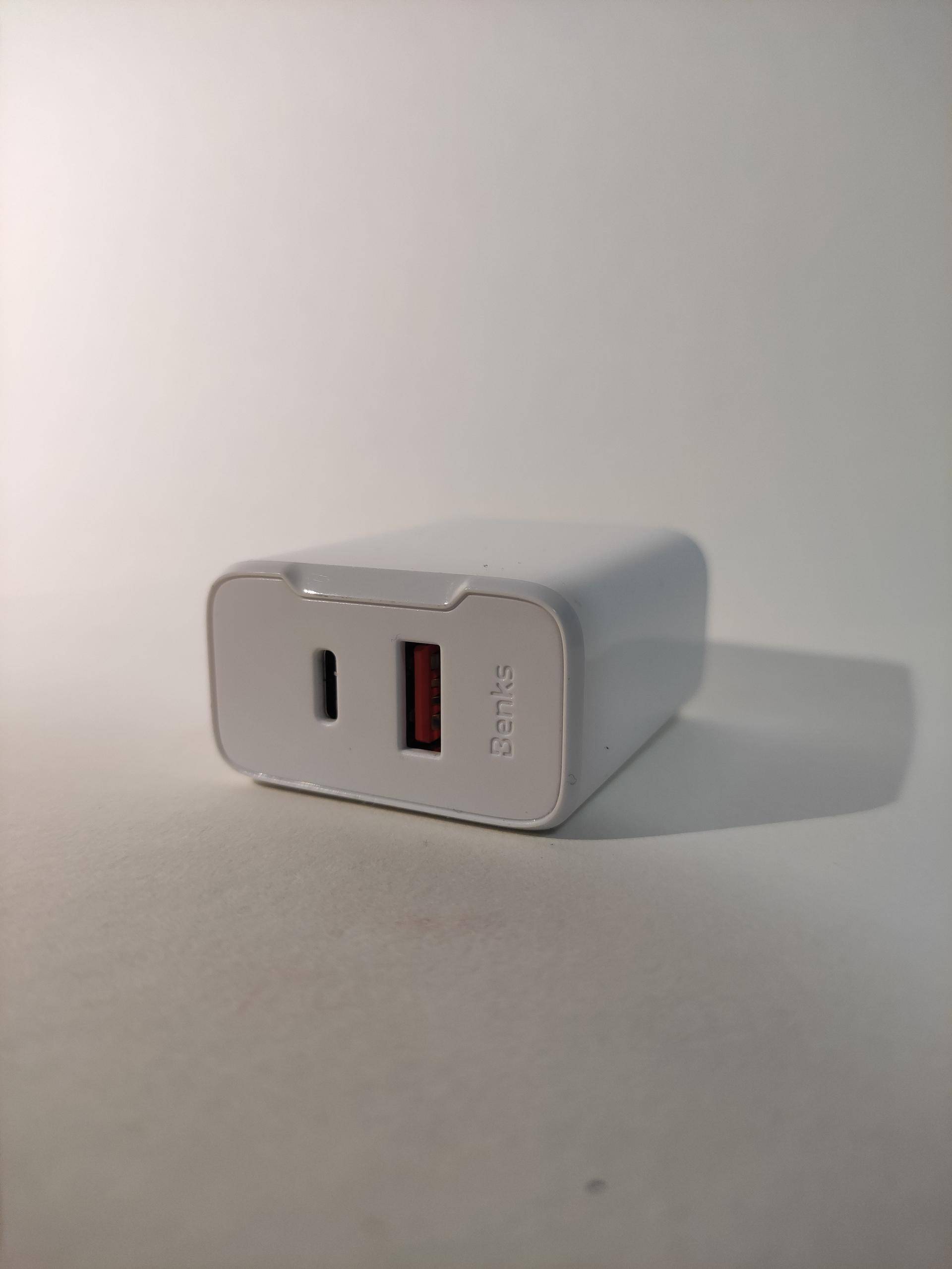 充电器头30w 5ada9ad24bb54d8181e7d4d94dc44540.jpeg
