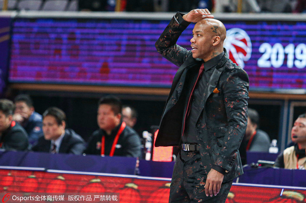 万幸!韩德君伤无大碍 自曝以为又报销了_Abdelaziz Ali Guechi