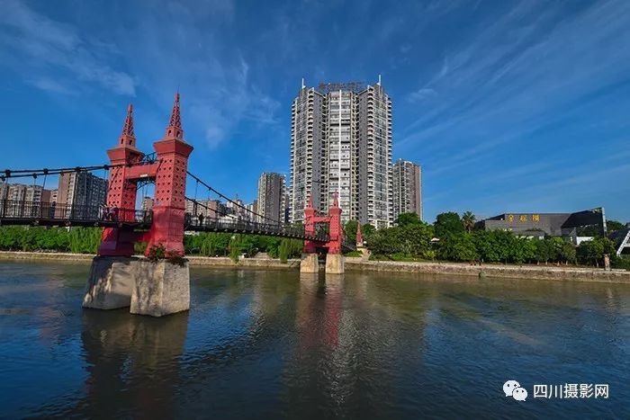 《戛纳湾风情廊桥》