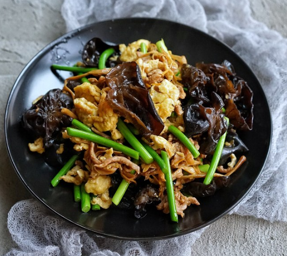 木须肉原名木樨肉,是一道常见的特色传统名菜,属八大菜系之一的鲁菜