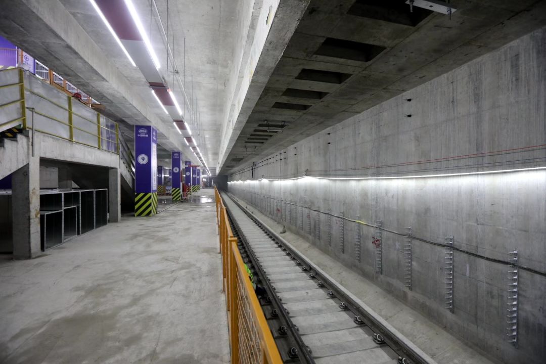 地铁5号线一期全线贯通,先期开通18座车站