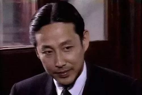 早在1988年,陈道明在电视剧《末代皇帝》中主演青年溥仪而一举成名,并