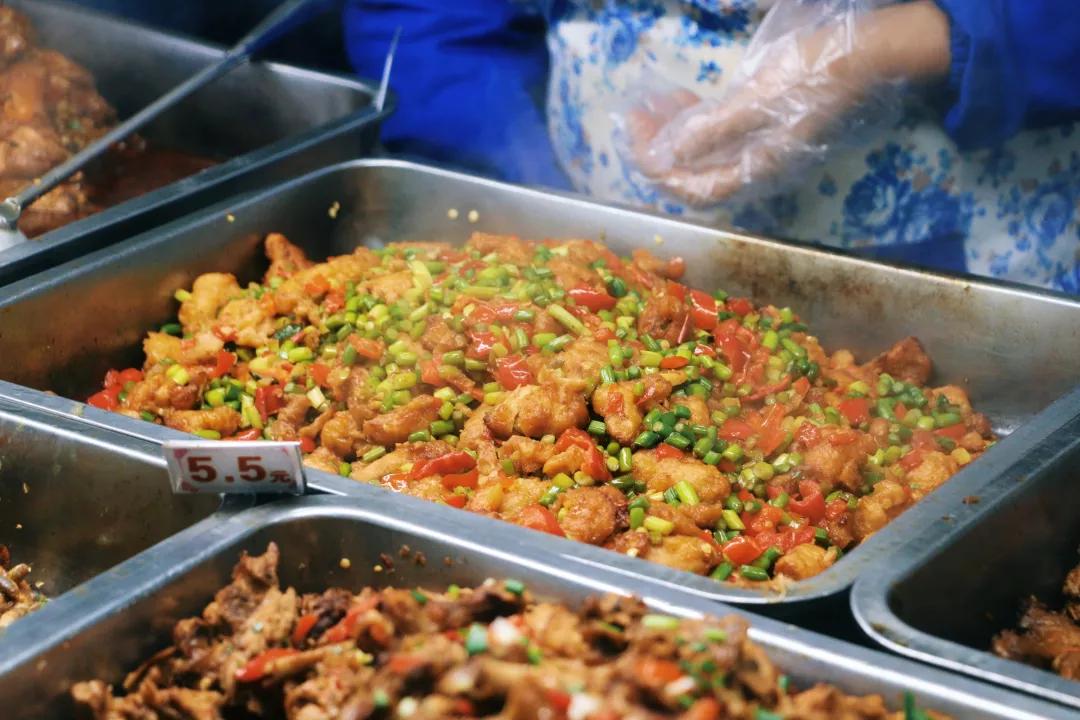 湖南农业大学"唯有美食不可辜负" 冒着团团热气的食堂