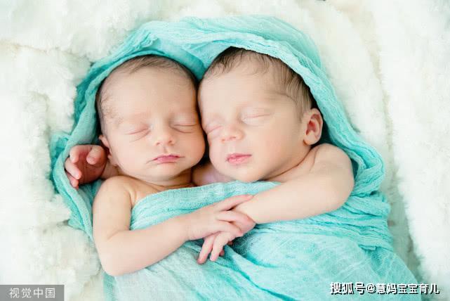 #慧妈宝宝育儿#撒贝宁喜获龙凤双胎：两宝手指颜色不一样，哪些特征会遗传给孩子！